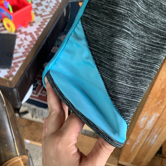 Volcom Gray and Blue Women's Capris - Picture 3 of 9